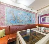 Стол в гостиной