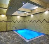 Бассейн с подсветкой