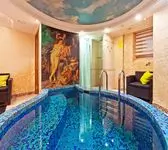 Бассейн, душевая