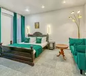 Номер категории "2-х комнатный с кухней и персональной сауной"