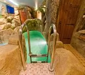 бассейн с TV