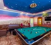 Гостиная с бильярдом