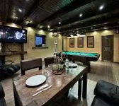 гостиная с TV и бильярдом