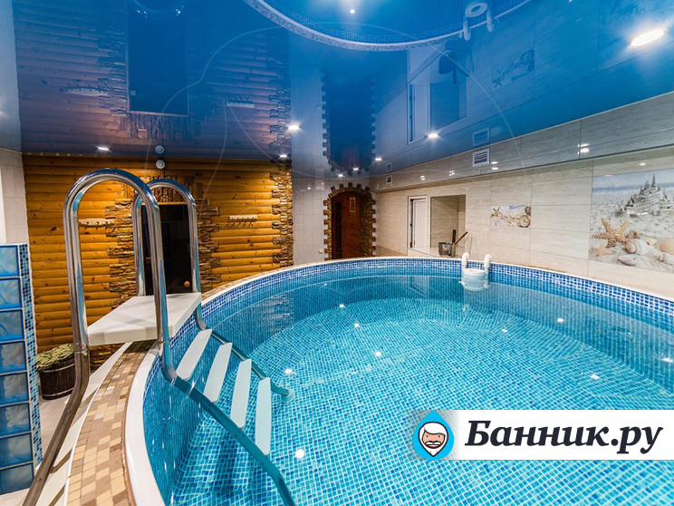 Кең жамбасы бар қызбен порно