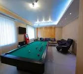 бильярд и TV в гостиной