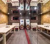 Зеркальная стена